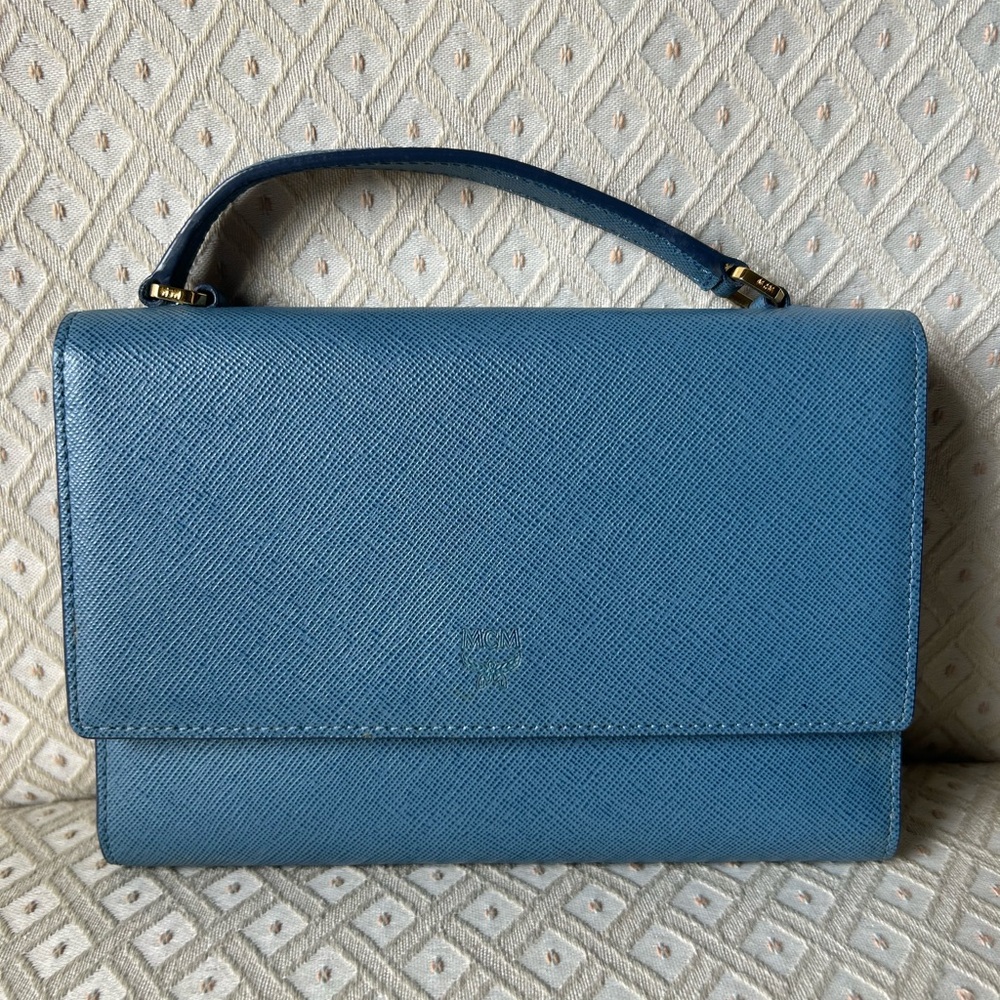 SOLD 🔥 EUC MCM Crossbody Bag 💙